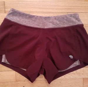 Mountain Hardware Running Shorts - S